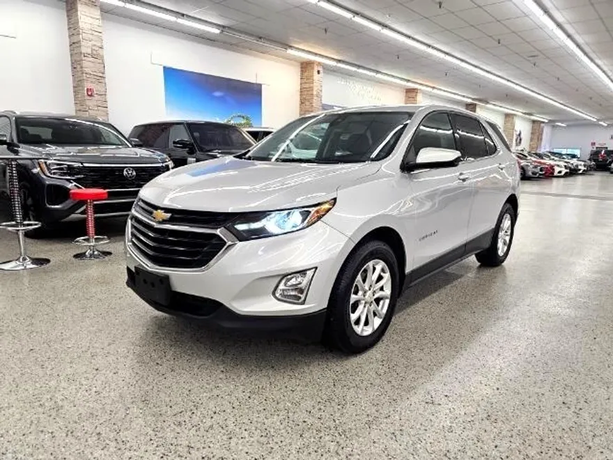 2020 Chevrolet Equinox LT photo 1