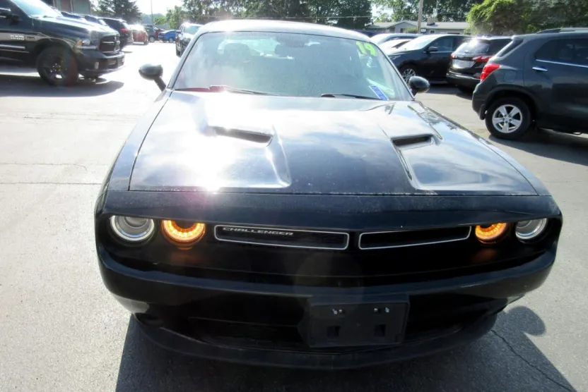2019 Dodge Challenger SXT AWD photo 1