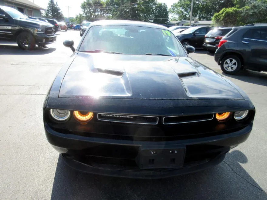 2019 Dodge Challenger SXT AWD photo 1