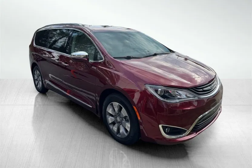 2018 Chrysler Pacifica Hybrid Limited photo 1