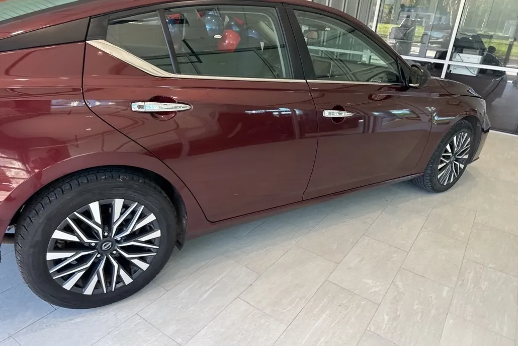 2024 Nissan Altima 2.5 SV photo 1