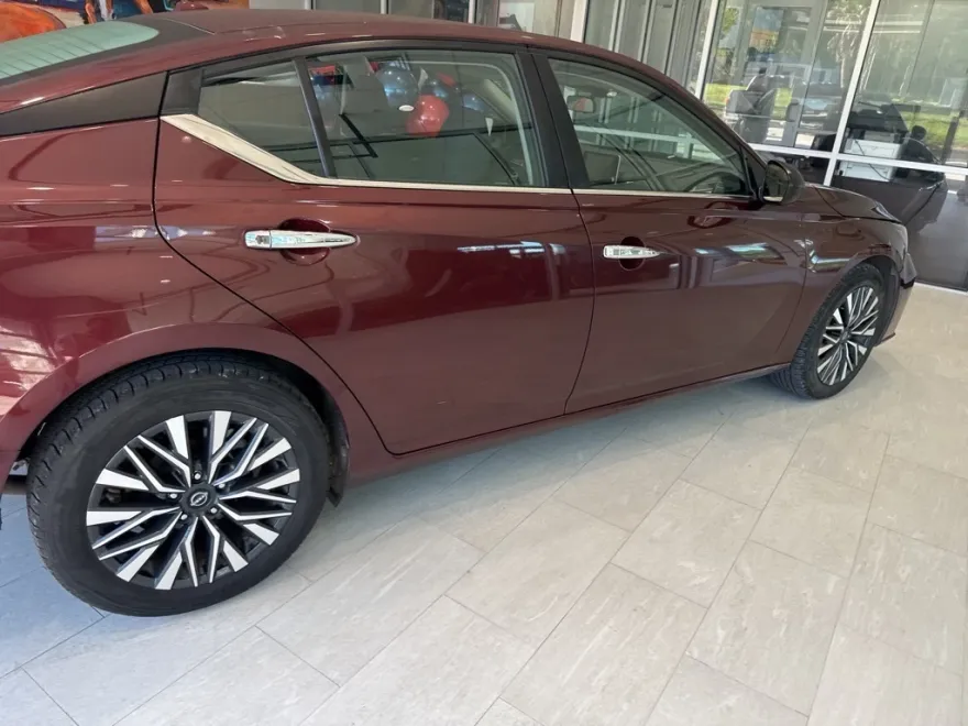 2024 Nissan Altima 2.5 SV photo 1