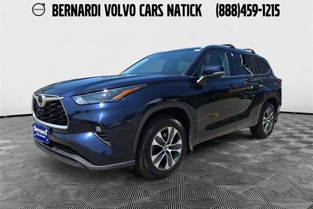 2022 Toyota Highlander XLE photo 1