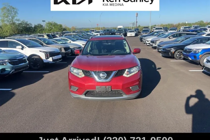 2016 Nissan Rogue SV photo 1