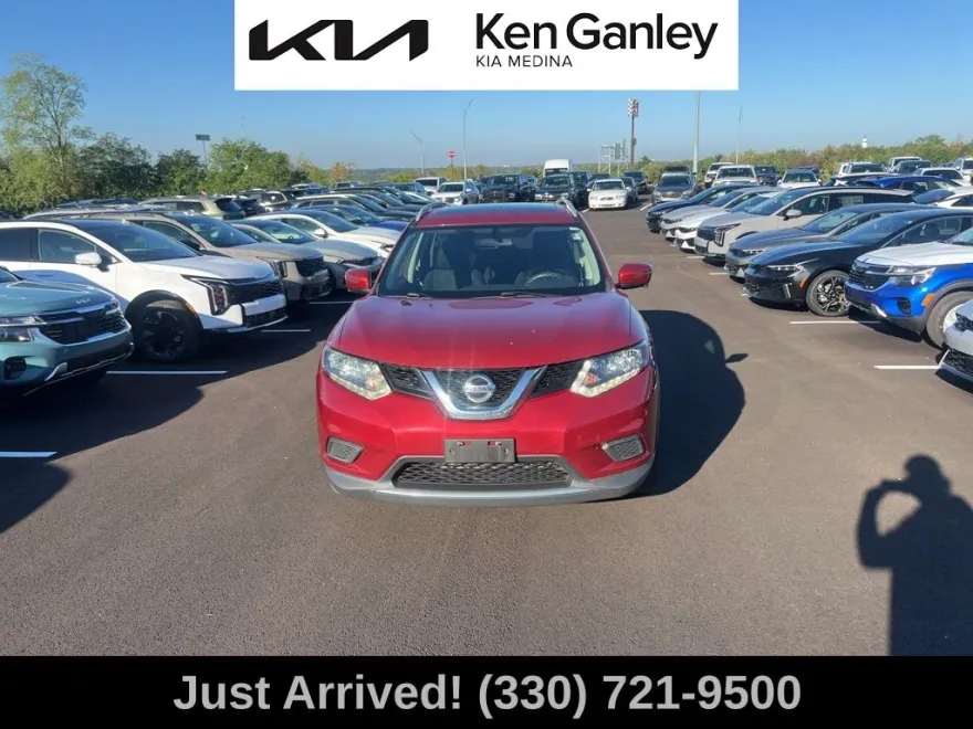 2016 Nissan Rogue SV photo 1