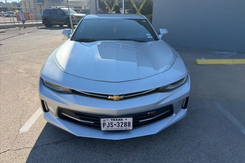 2018 Chevrolet Camaro 1LT photo 1