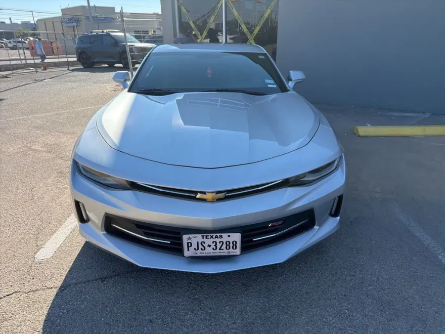 2018 Chevrolet Camaro 1LT photo 1