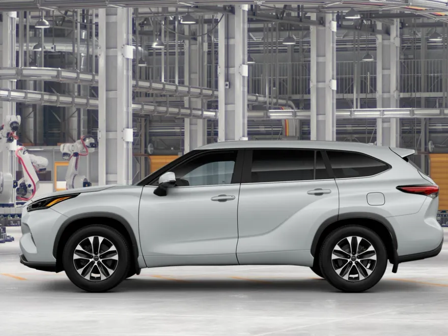 2025 Toyota Highlander XLE photo 1