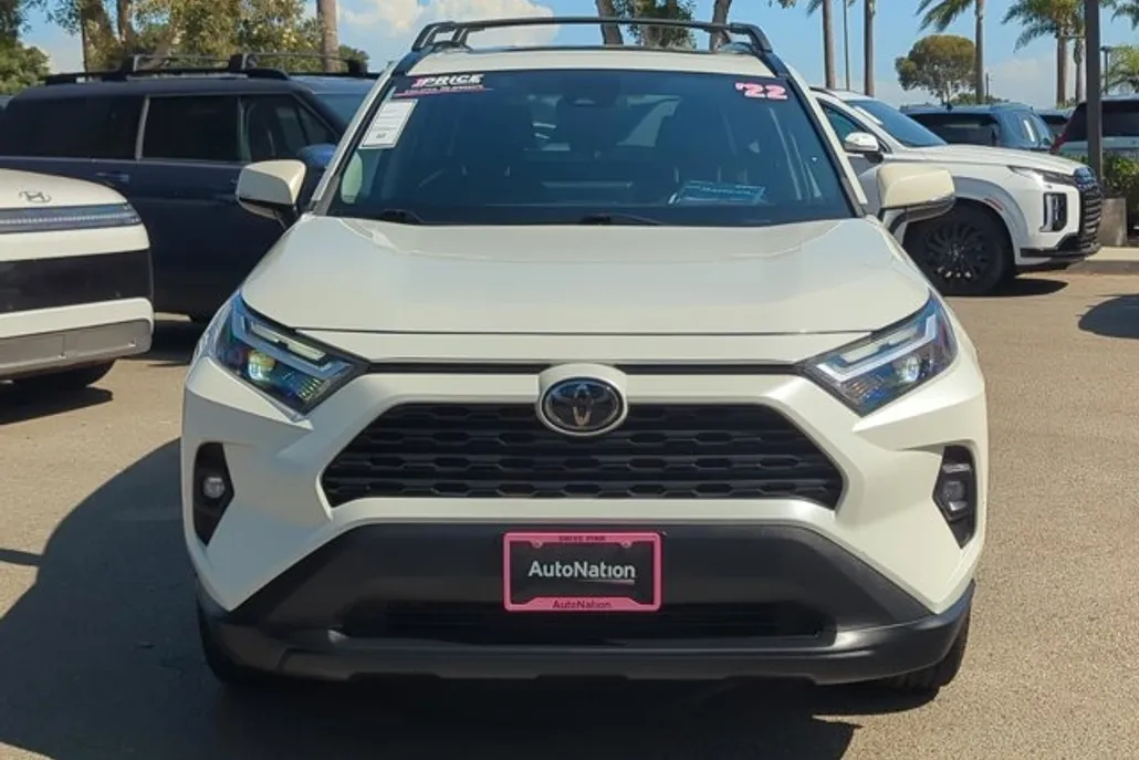 2022 Toyota RAV4 XLE Premium photo 1