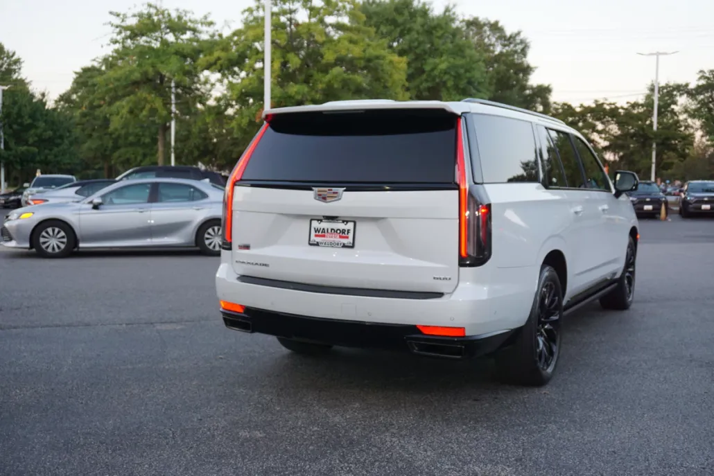 2021 Cadillac Escalade ESV Sport Platinum photo 1