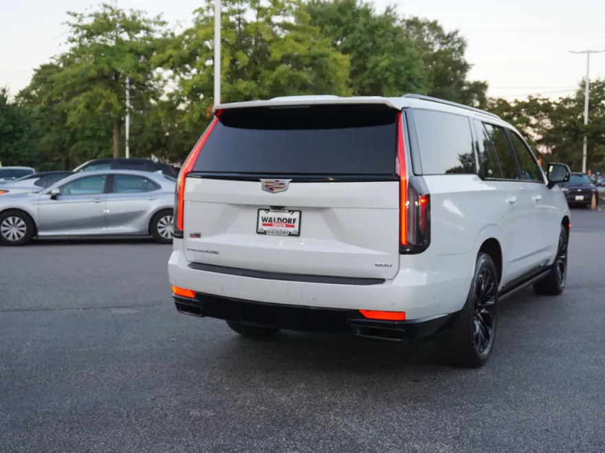 2021 Cadillac Escalade ESV Sport Platinum photo 1