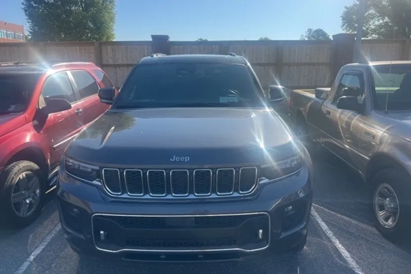 2022 Jeep Grand Cherokee Overland photo 1