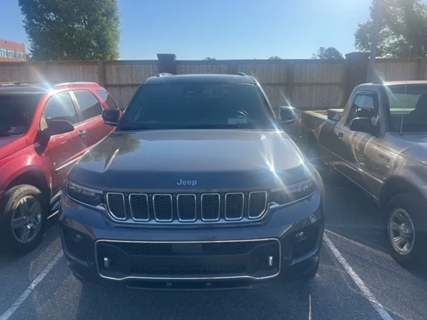 2022 Jeep Grand Cherokee Overland photo 1
