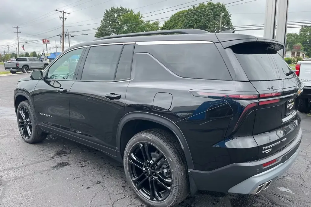 2026 Chevrolet Traverse photo 1