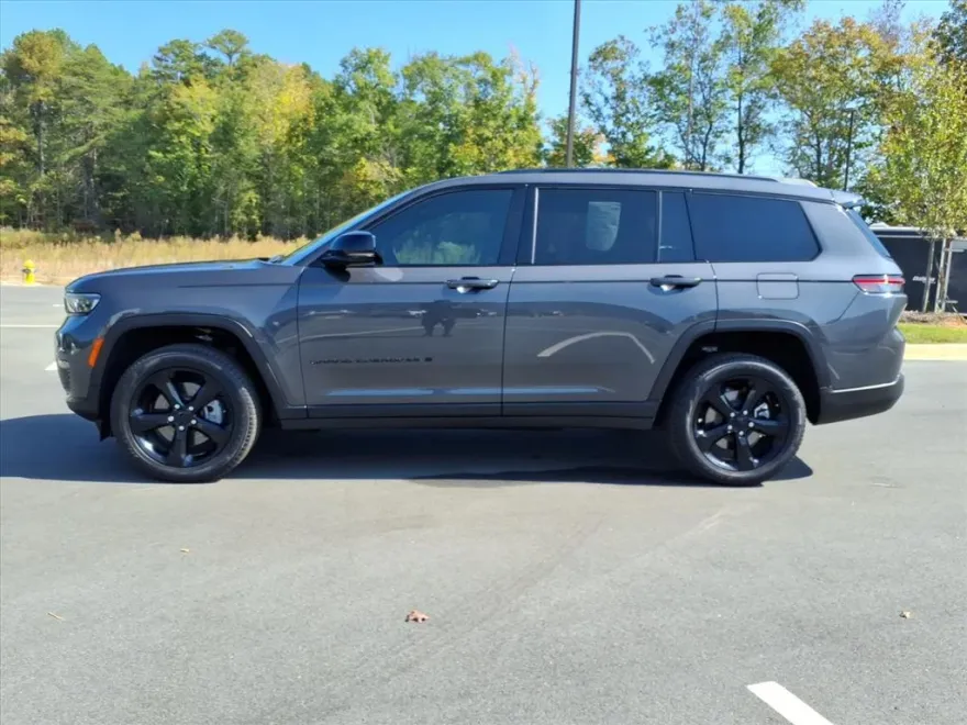 2025 Jeep Grand Cherokee Limited photo 1