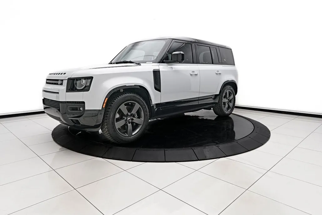 2023 Land Rover Defender 110 V8 photo 1