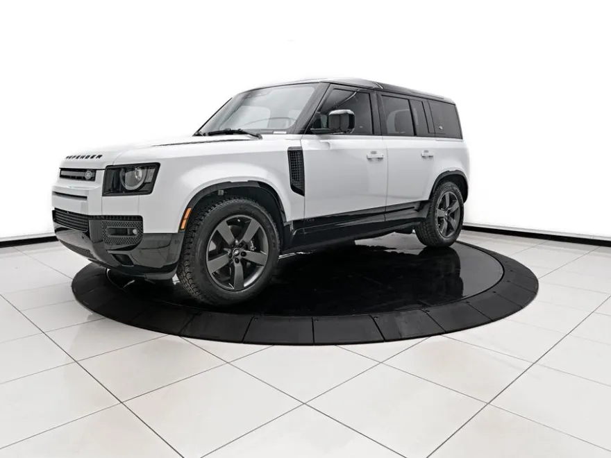 2023 Land Rover Defender 110 V8 photo 1