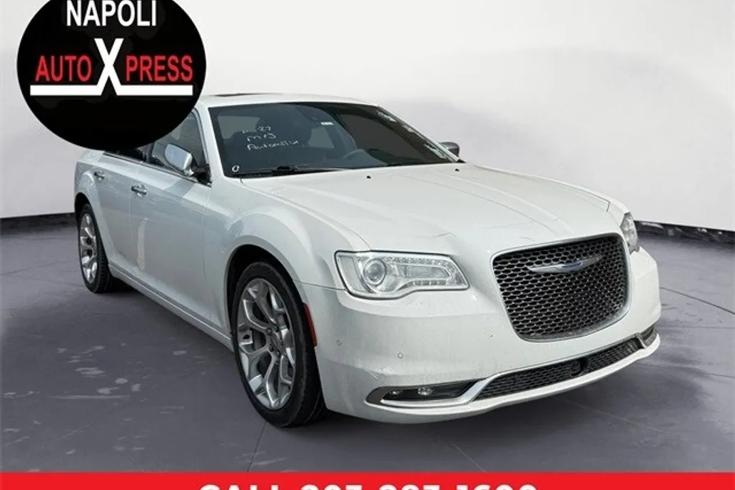 2018 Chrysler 300 C photo 1