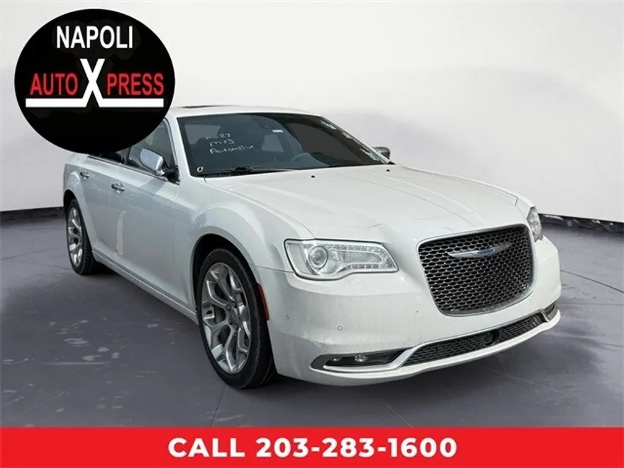 2018 Chrysler 300 C photo 1