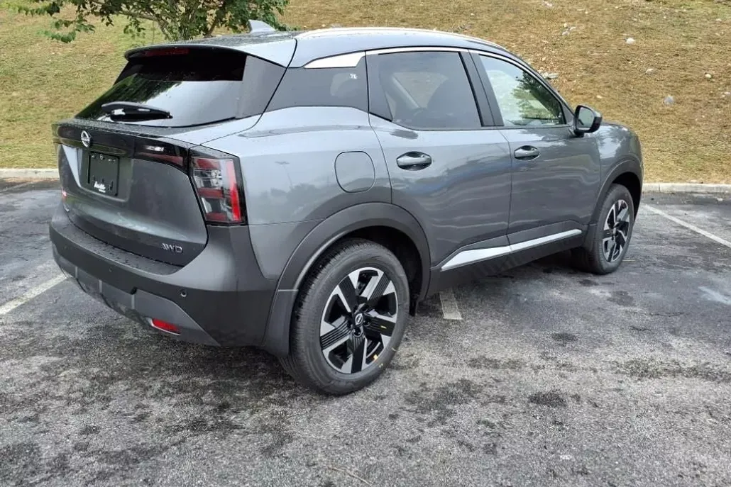 2025 Nissan Kicks SV photo 1