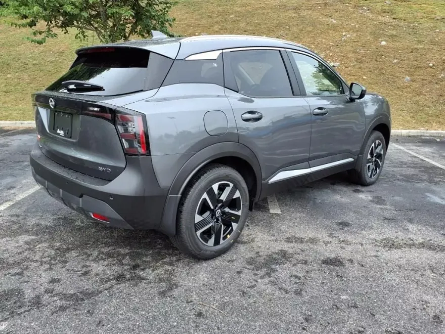 2025 Nissan Kicks SV photo 1