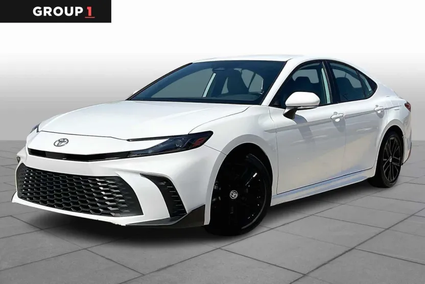 2025 Toyota Camry SE photo 1