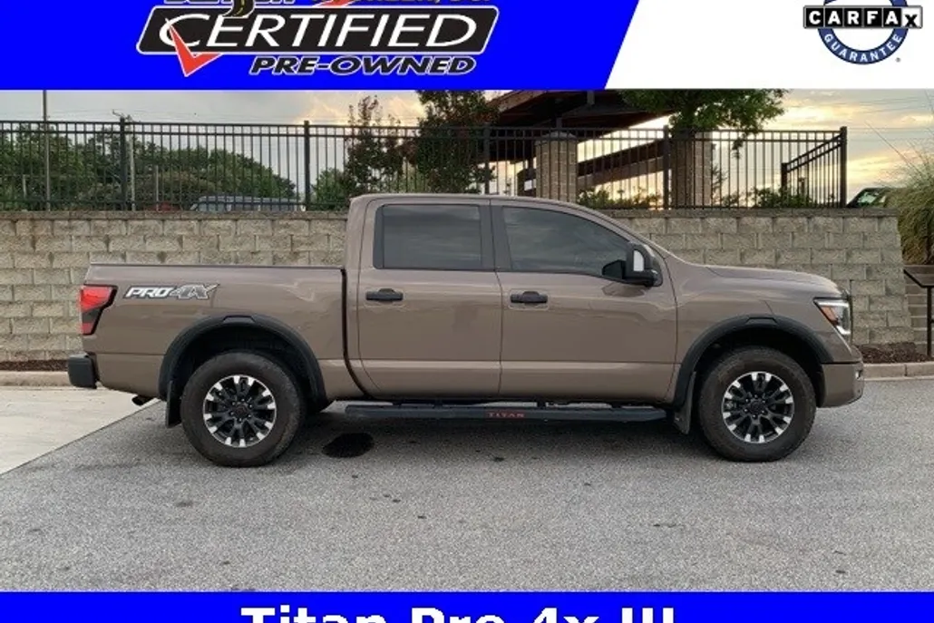 2023 Nissan Titan PRO-4X Crew Cab photo 1
