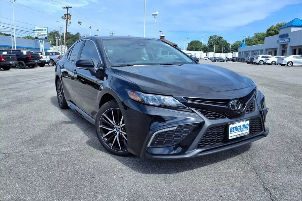 2024 Toyota Camry SE photo 1