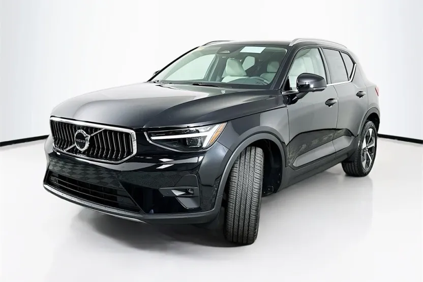 2025 Volvo XC40 Plus photo 1