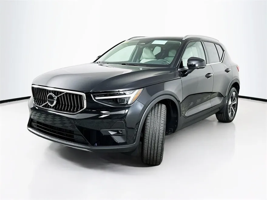 2025 Volvo XC40 Plus photo 1