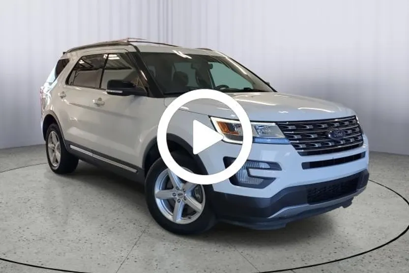 2017 Ford Explorer XLT photo 1