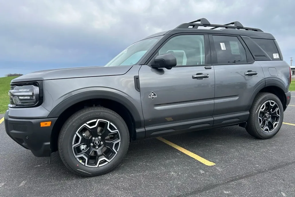 2025 Ford Bronco Sport Outer Banks photo 1