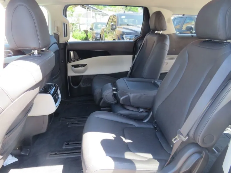 2024 Kia Carnival EX photo 10