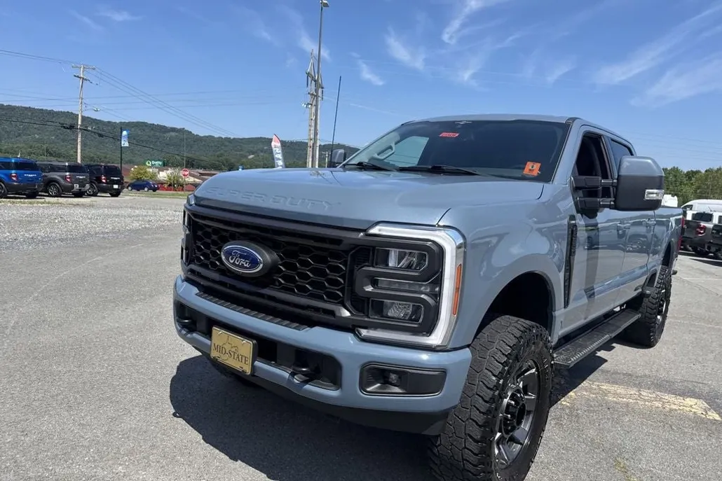 2023 Ford F-250 Lariat photo 1