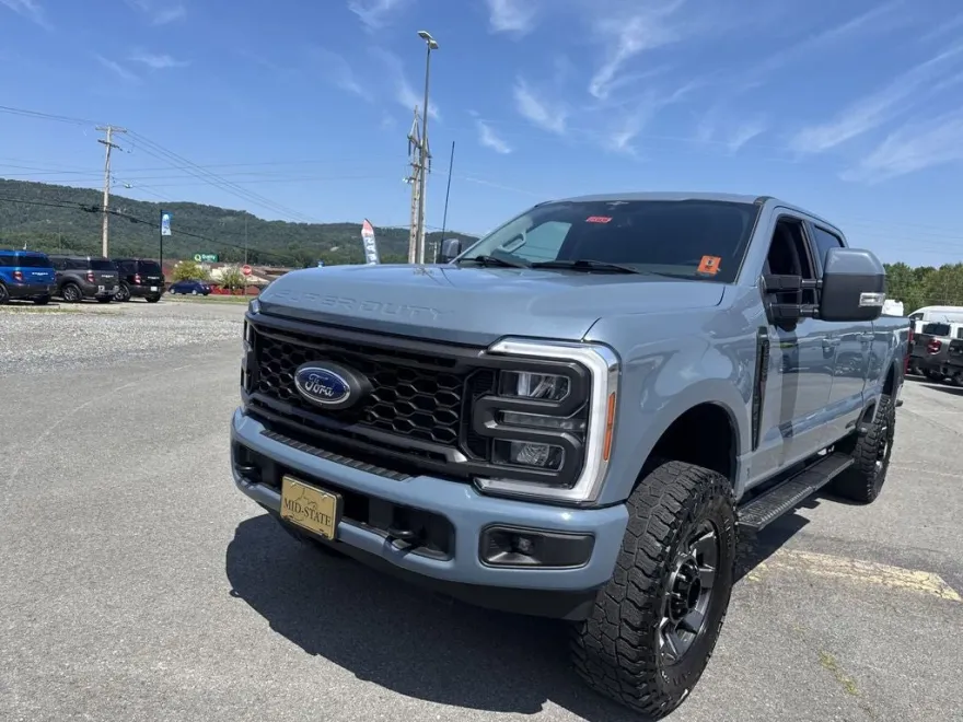 2023 Ford F-250 Lariat photo 1