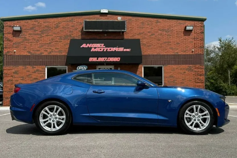 2019 Chevrolet Camaro 1LS 1LT photo 1
