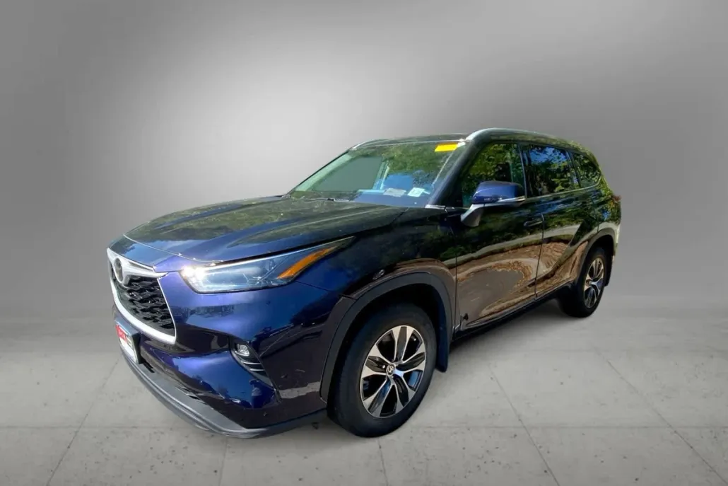 2022 Toyota Highlander XLE photo 1