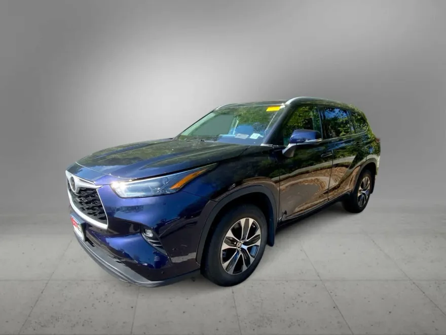 2022 Toyota Highlander XLE photo 1