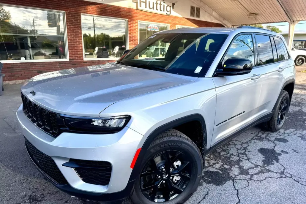 2025 Jeep Grand Cherokee Altitude photo 1