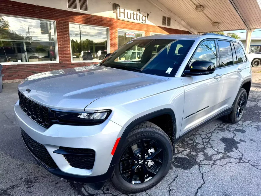 2025 Jeep Grand Cherokee Altitude photo 1