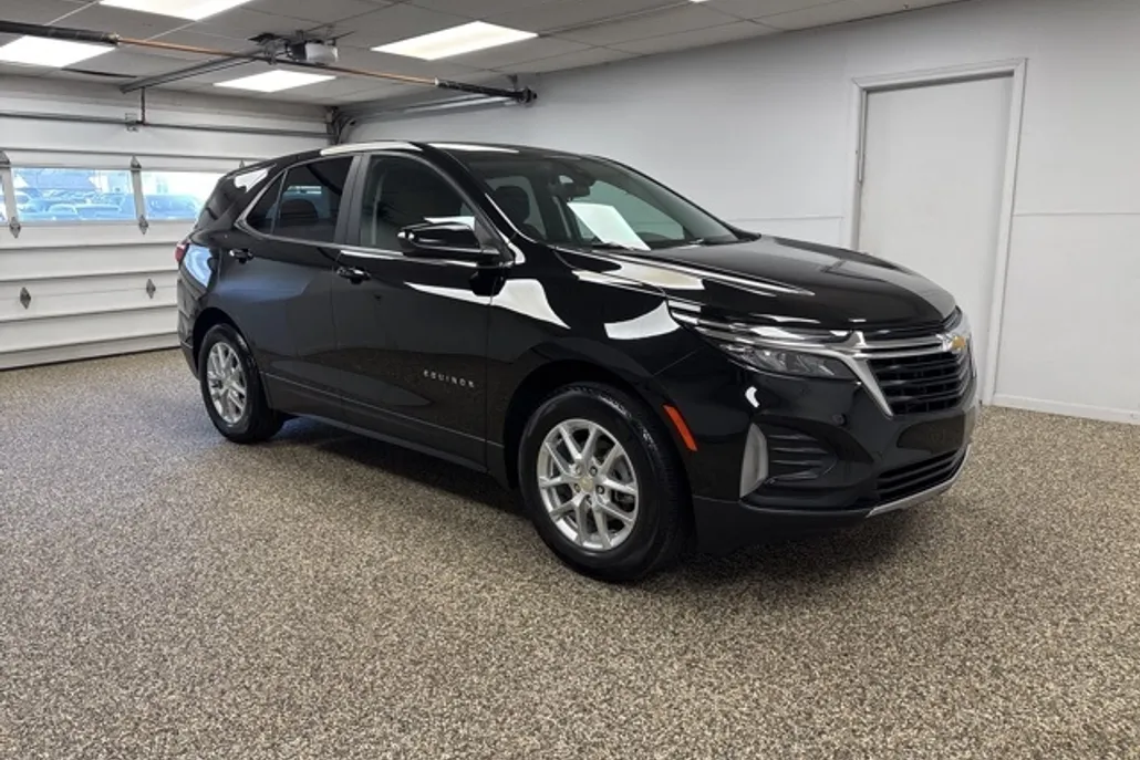 2023 Chevrolet Equinox LT photo 1