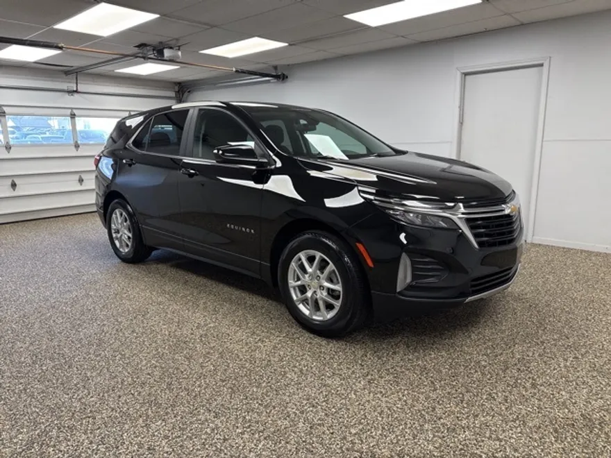 2023 Chevrolet Equinox LT photo 1