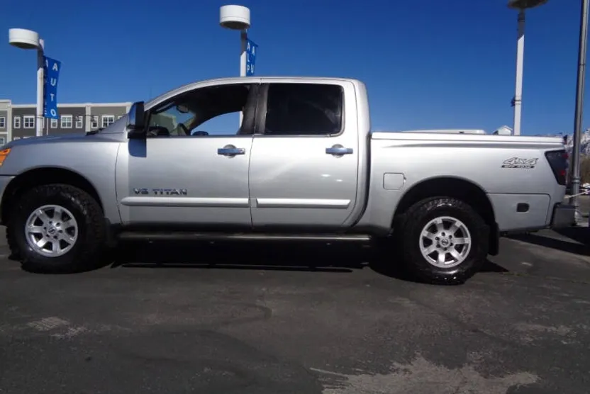 2005 Nissan Titan SE photo 1