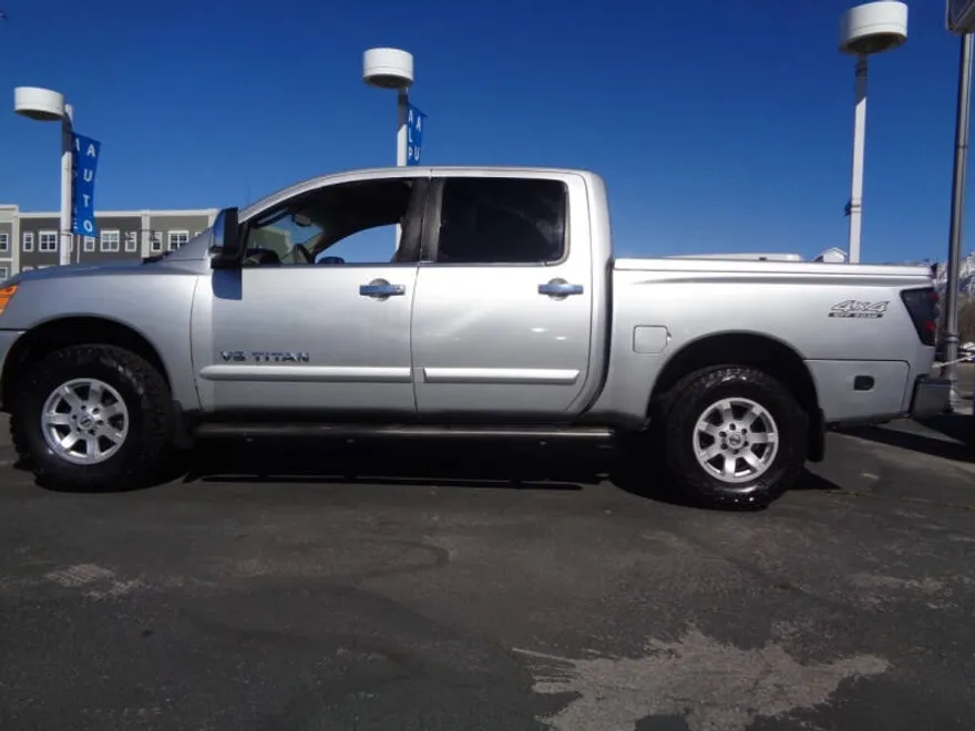 2005 Nissan Titan SE photo 1