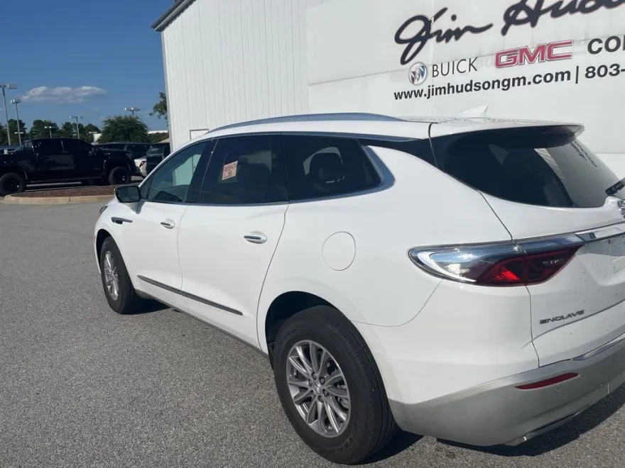 2023 Buick Enclave Essence photo 1