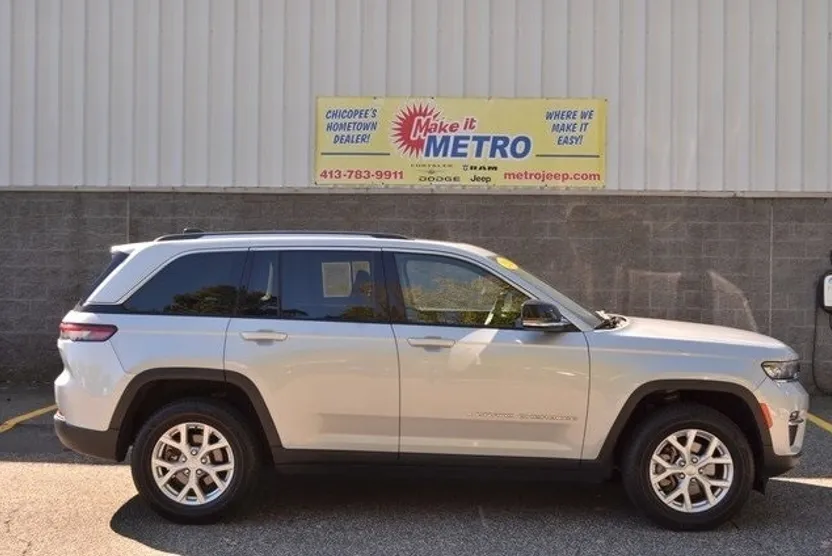 2023 Jeep Grand Cherokee Limited photo 1