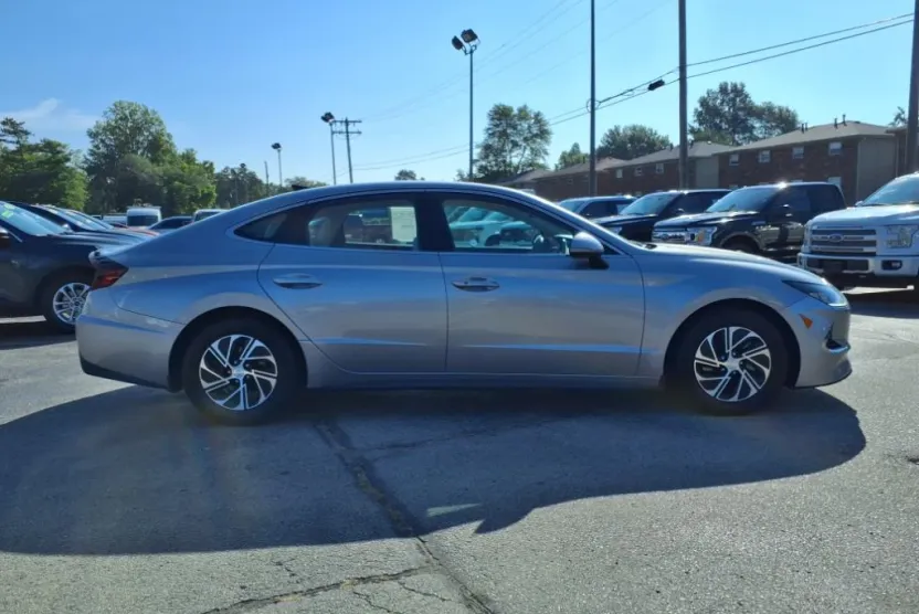 2022 Hyundai Sonata Hybrid Blue photo 1