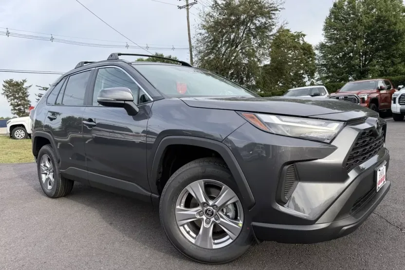 2025 Toyota RAV4 XLE photo 1