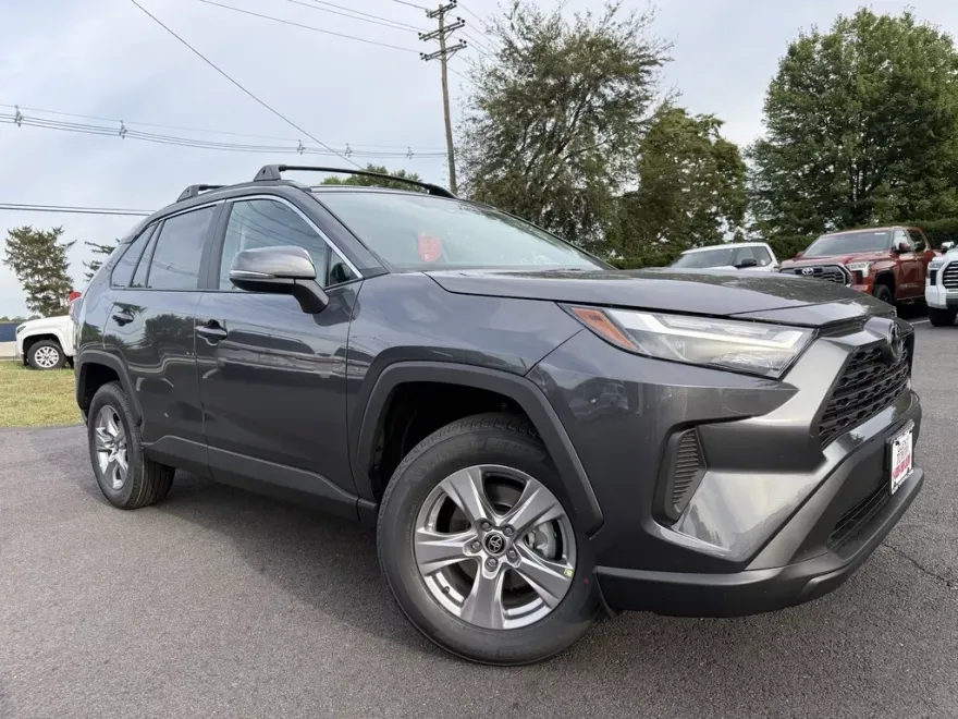 2025 Toyota RAV4 XLE photo 1