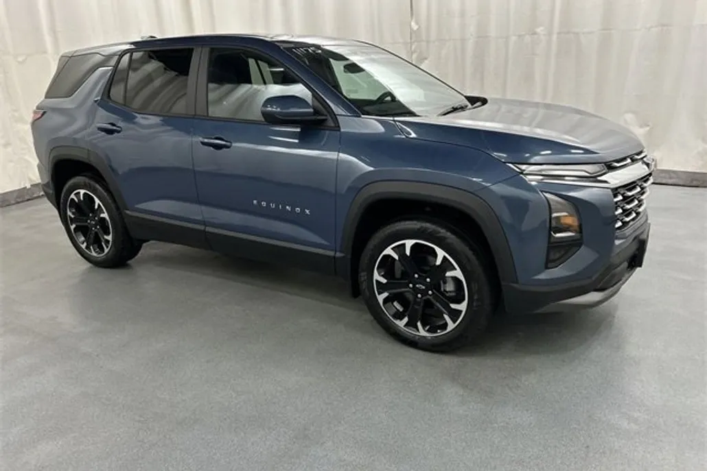 2026 Chevrolet Equinox LT photo 1